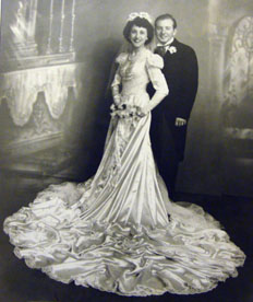 This is an example of a 1940s wedding theme dress and headpiece.