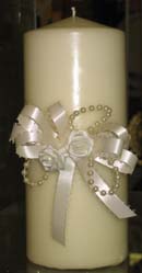 Ideas for inexpensive centerpieces candle with pearls and bows