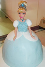 Cinderella wedding ideas with a Cinderella figurine