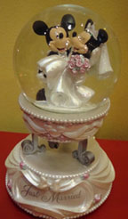 Disney wedding theme of Mickey and Minnie snowglobe