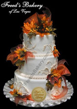 Fall wedding ideas of wedding cake with flowers