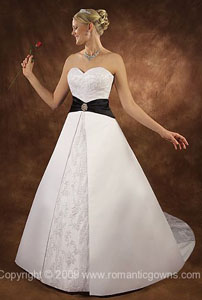 Wedding dress with color around the waist