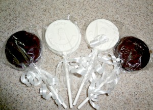 Inexpensive lollipops as wedding favors