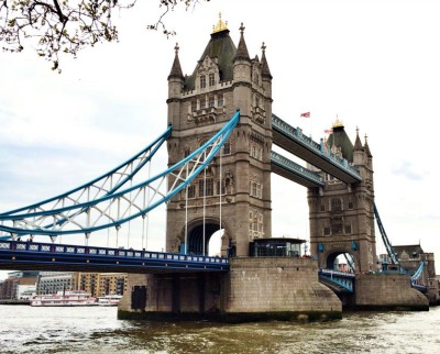 Fabulous Honeymoon in London Viewing the London Bridge