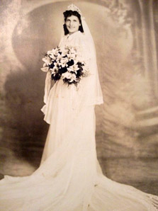 Typical 1940s Theme Wedding Dress with Bouquet