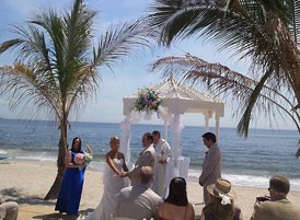  Bride and Groom Ceremony Picture for Beach Wedding Ideas