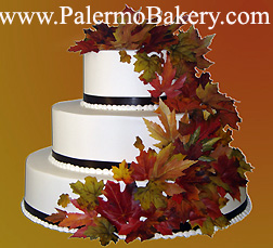 Fall wedding ideas of wedding cake with fall leaves