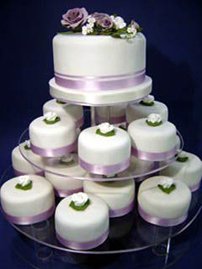 Wedding cupcakes are a great wedding cake idea