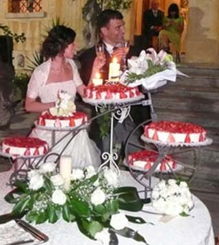 Beautiful tiers of wedding cakes