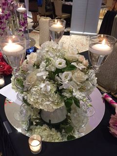 Monochromatic lWedding Centerpiece Ideas